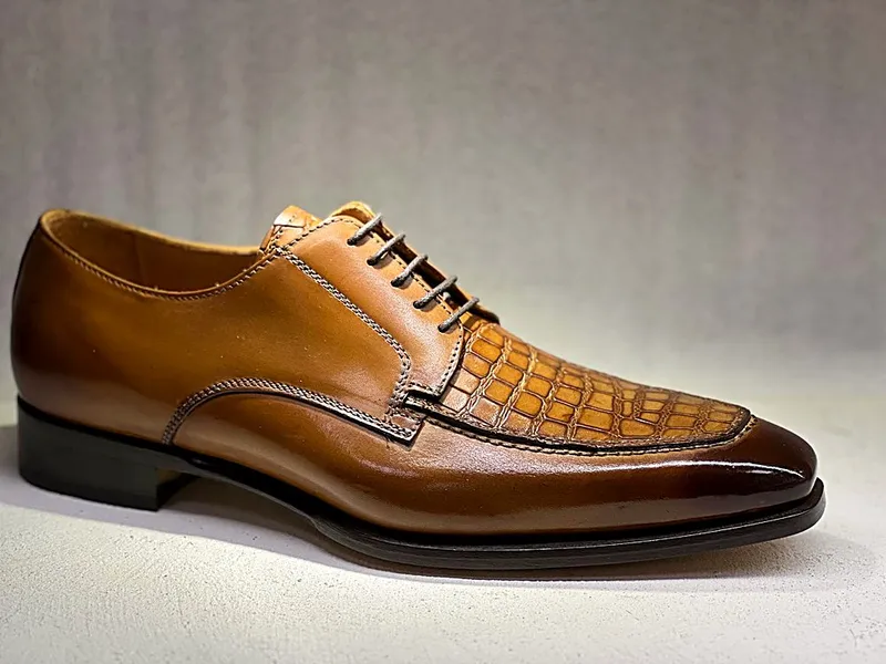 Derby cognac esotico